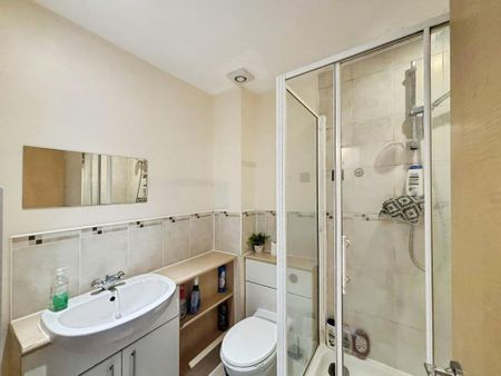 2 bedroom flat to rent - Photo 3