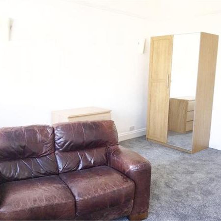 3 bedroom flat to rent - Photo 1