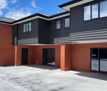 Move In, Chill Out — Ensuite Room Ready! - Photo 4