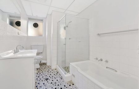 Idylic Apartment in Sought After Parkside Locale - Photo 3