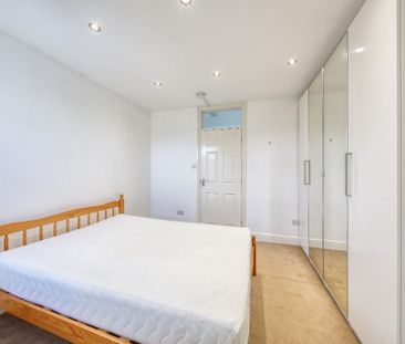 4 bedroom semi-detached house to rent - Photo 5