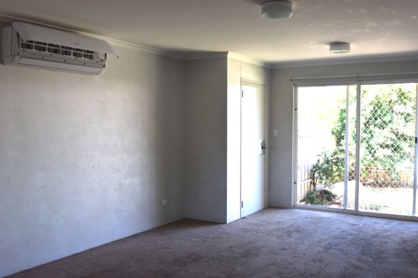 Tidy Corner Unit in quiet complex - Photo 1