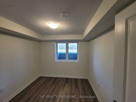 Condo Townhouse For Lease | E8121408 - Photo 2