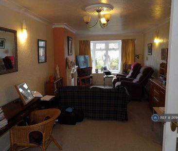 3 bedroom semi-detached house to rent - Photo 2