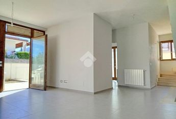 Porzione di bifamiliare in affitto