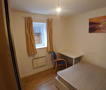 3 bedroom flat to rent - Photo 4