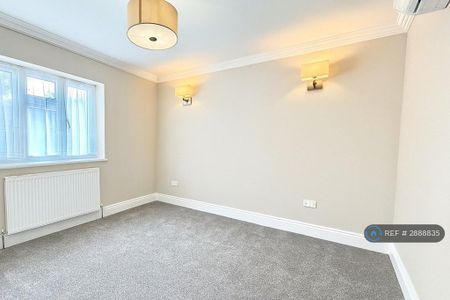 5 bedroom semi-detached house to rent - Photo 3