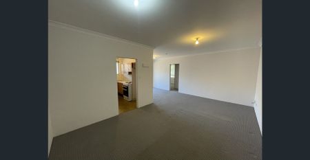 Charming 2-bedroom Unit - Photo 3