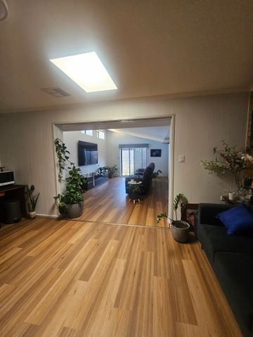 Port Noarlunga - Photo 3