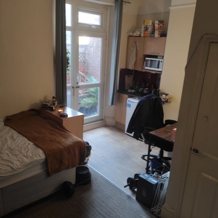 Studio Flat, Holyhead Road, CV1 - Photo 1