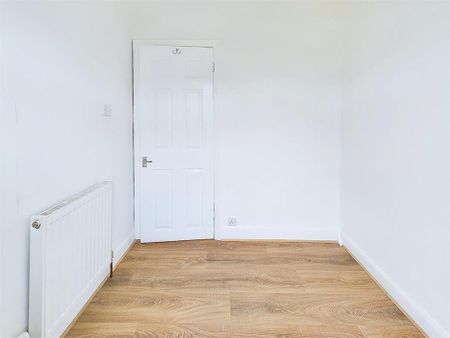 3 bedroom end of terrace house to rent - Photo 3