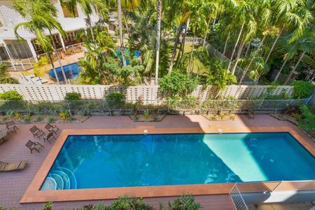 TWO BEDROOM UNIT IN CONVENIENT LOCATION - Photo 2