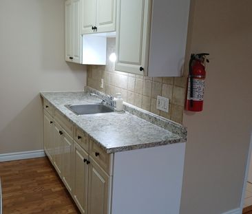 For Lease - 5583 Ontario Avenue Unit# B, Niagara Falls, Ontario - Photo 5