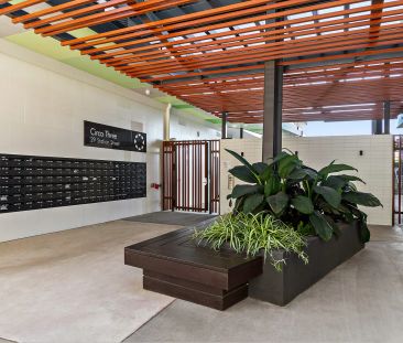 Modern Two Bedroom Apartment in Convenient Location - Photo 4