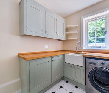 6 bedroom detached house to rent - Photo 2