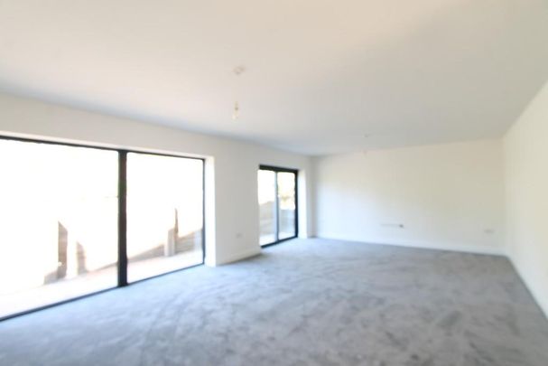 5 bedroom barn conversion to rent - Photo 1