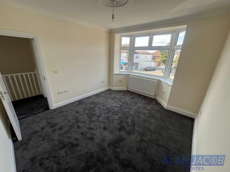 3 bedroom flat to rent - Photo 3