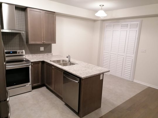 For Lease - 32 Oaktree Drive, Haldimand, Ontario - Photo 1