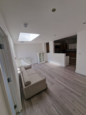 1 bedroom in a house share to rent - Photo 1