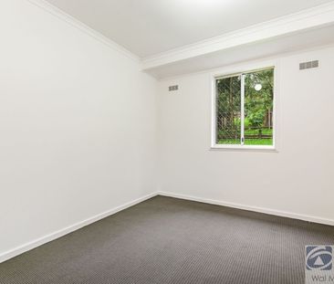 4 BEDROOM HOUSE - Photo 5