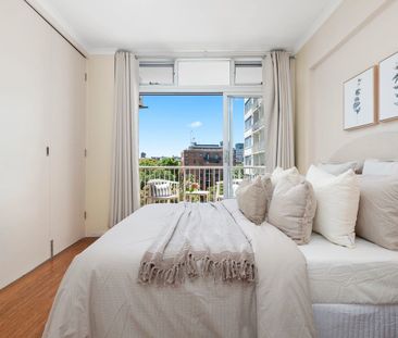 Where style meets an unbeatable location - Photo 2