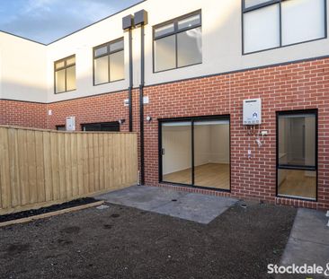 Brand New 4-Bedroom Townhouse ! - Photo 5