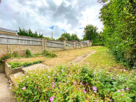 4 bedroom semi-detached house to rent - Photo 4