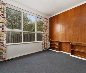 THREE BEDROOM HOME - SHORT TERM LEASE ONLY - Photo 4