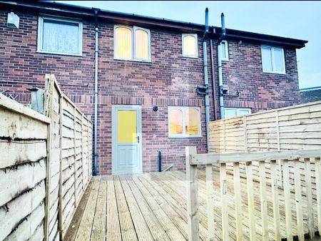2 bedroom semi-detached house to rent - Photo 3
