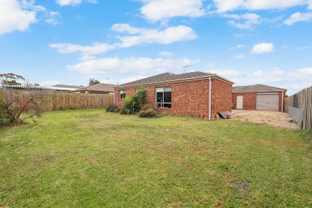 4 Bedroom Family Home in popular Maddingley - Photo 3