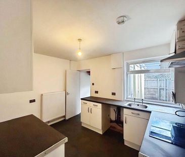 2 bedroom end of terrace house to rent - Photo 1