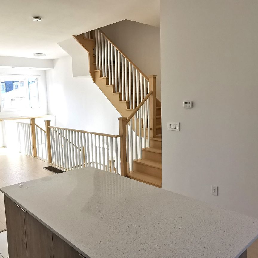 For Lease - 9 Carl Hill Lane, Richmond Hill, Ontario - Photo 1