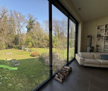 Beautiful contemporary family villa with garden - Photo 1