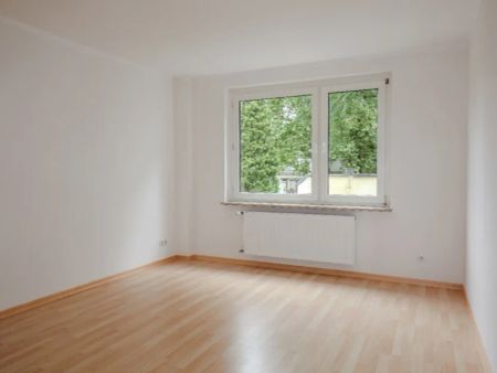 Schöne 2-Zimmer-Wohnung mit Balkon in gepflegtem Mehrfamilienhaus - Photo 2