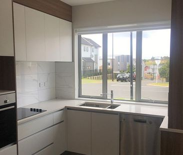 Lovely townhouse with a spacious backyard - Photo 6