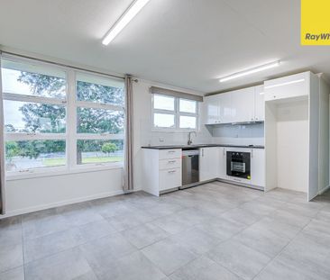 Spacious Dual-Living 6 Bedroom Family Home! - Photo 6