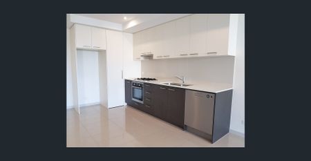 Stylish, Spacious Living in a Prime Heatherton Location - Photo 4