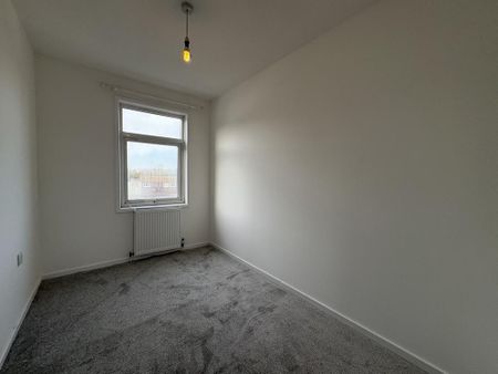 3 bedroom apartment to rent - Photo 4