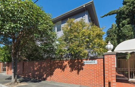 10/66 Buckingham Street, Richmond VIC 3121 - Apartment For Rent | Domain - Photo 2