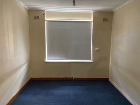 Comfortable Family Home with Generous Yard! - Photo 3