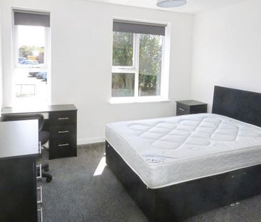 1 bedroom in a flat share to rent - Photo 2