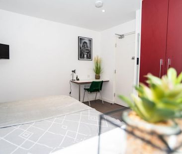 1 bedroom in a house share to rent - Photo 2