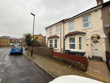 1 bedroom in a house share to rent - Photo 3
