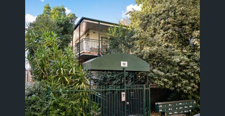 Stylish Living in the Heart of South Yarra - Photo 5