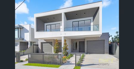 SPACIOUS FAMILY HOME - Photo 4