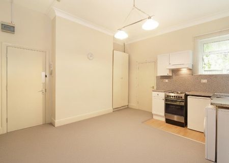 Studio to rent - Photo 2
