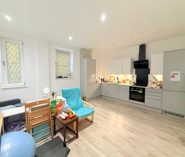 Avenue Court, Camberley, Surrey, GU15 - Photo 5