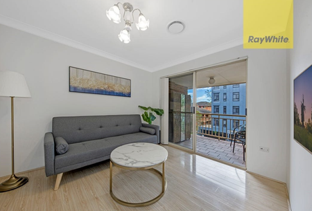 SUN-DRENCHED THREE BEDROOM UNIT IN PARRAMATTA CBD - Photo 3