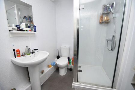 3 bedroom flat to rent - Photo 2