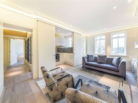 A superb top floor flat in a portered building in Holland Park - Photo 3